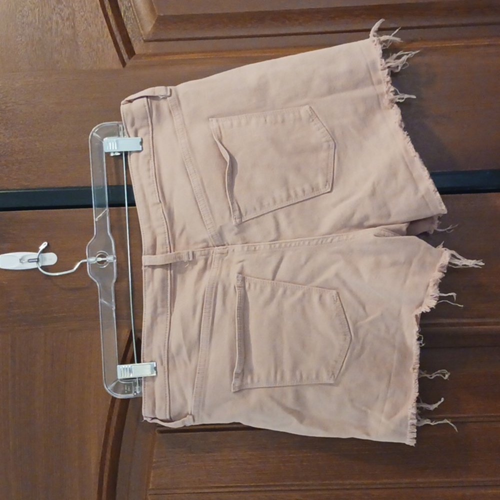 Universal Thread Women's Pink Frayed Hem Shorts. Size 12 - Picture 2 of 4